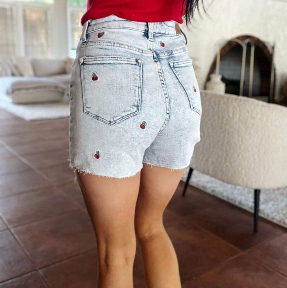 FLASH SALE ⚡️Judy Blue Cherry On Top Cutoff Shorts - Picture 2 of 9